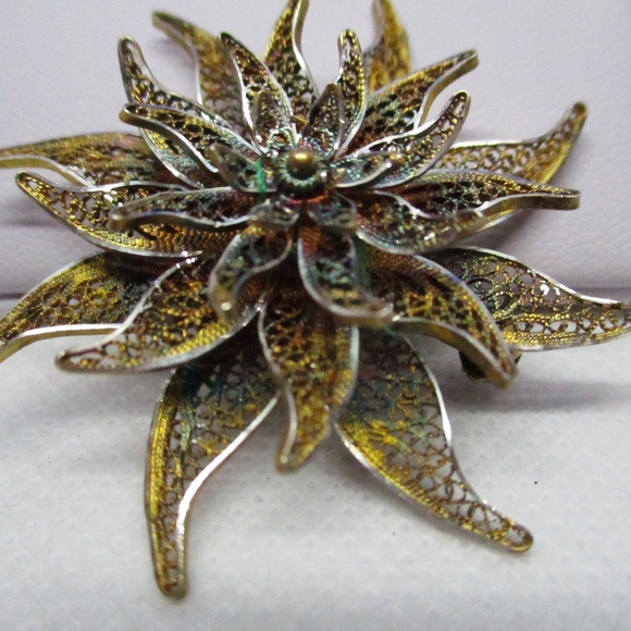925 STERLING SILVER GOLD Plated Flower Brooch - Picture 3 of 8